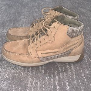 Sperry ankle height shoes